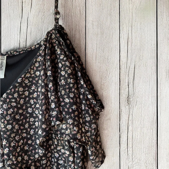 NWT Q cold shoulder floral top (F11) - Picture 2 of 5